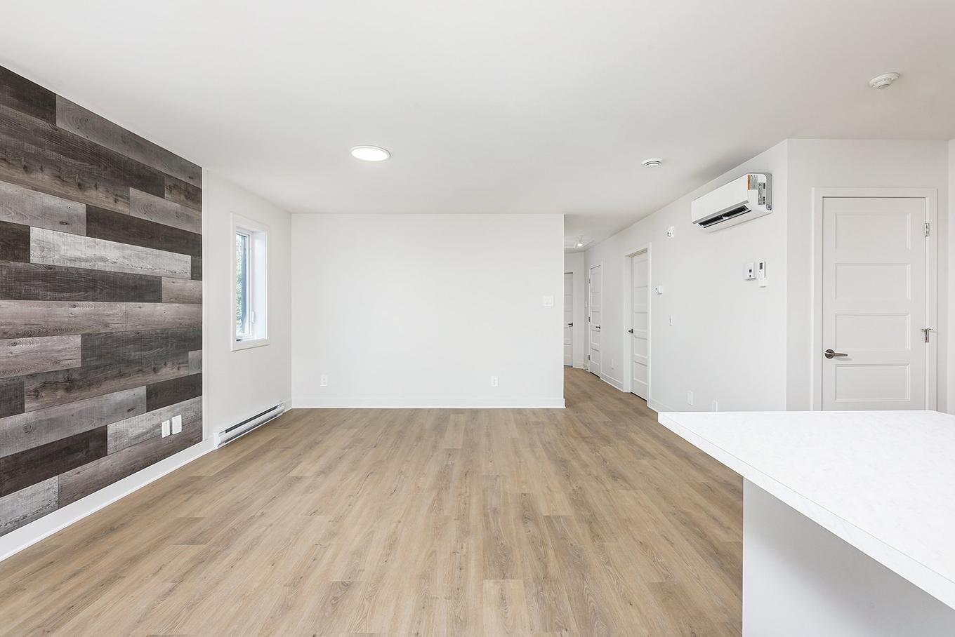 Salon - 301-135 Rue Richer, Salaberry-De-Valleyfield, QC - Indoor Photo Showing Other Room