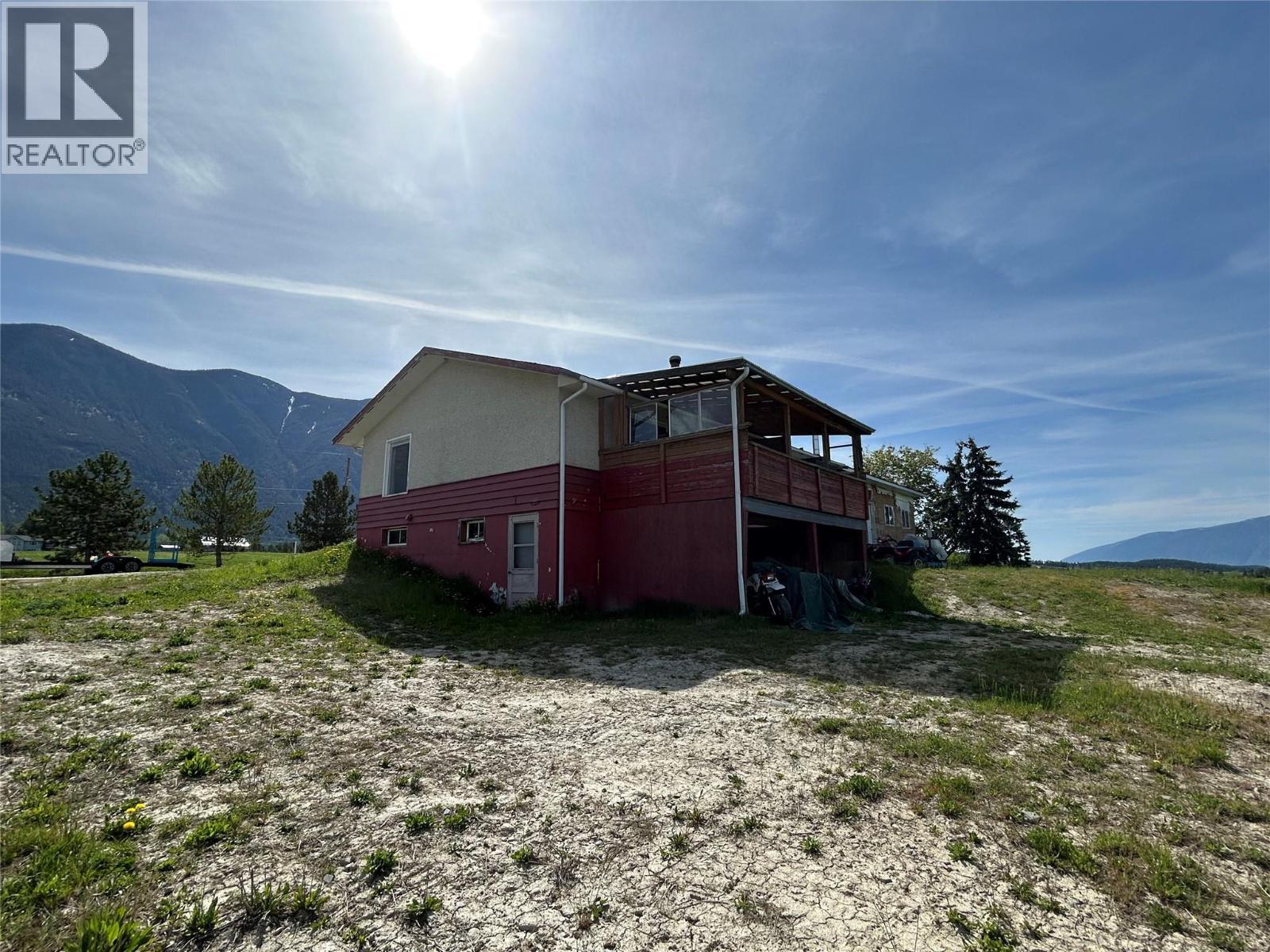 3853 Muzzy Road, Creston, BC - Outdoor