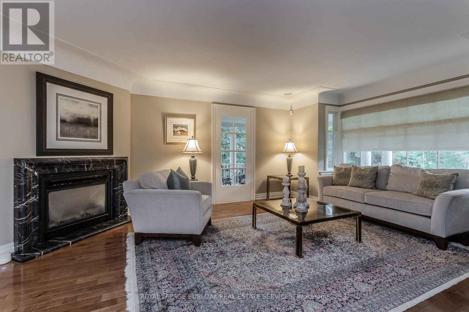 149 North Shore Boulevard E, Burlington, ON - Indoor Photo Showing Living Room With Fireplace