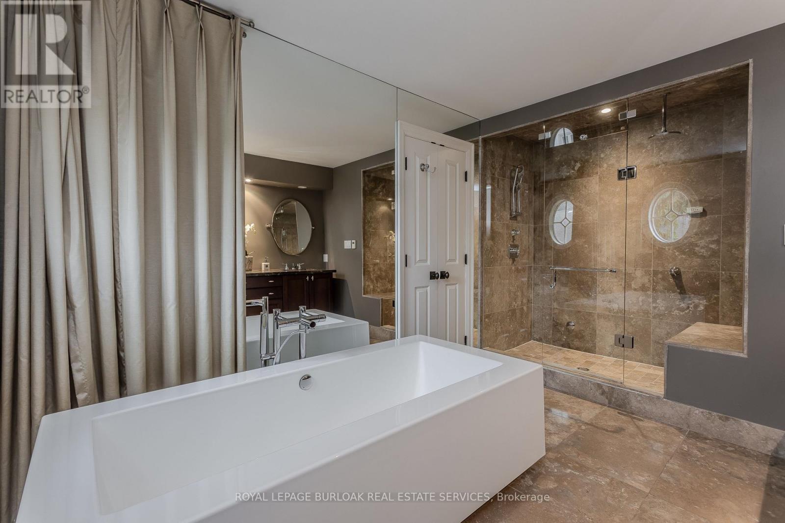 149 North Shore Boulevard E, Burlington, ON - Indoor Photo Showing Bathroom