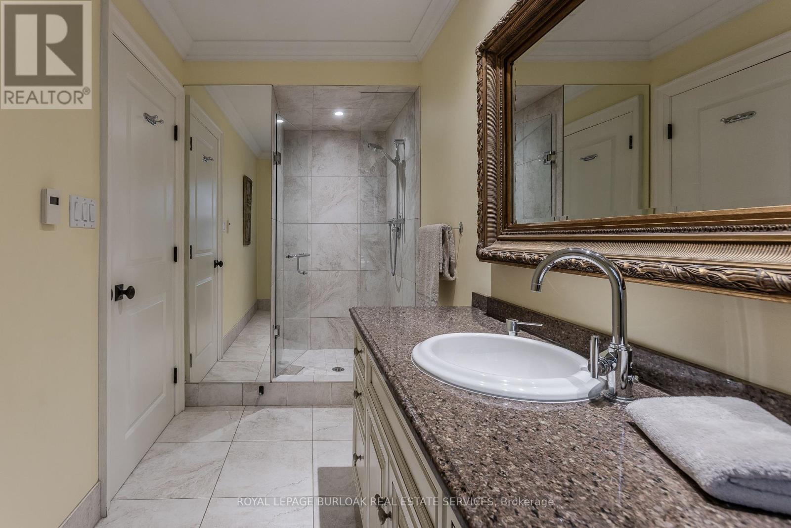 149 North Shore Boulevard E, Burlington, ON - Indoor Photo Showing Bathroom