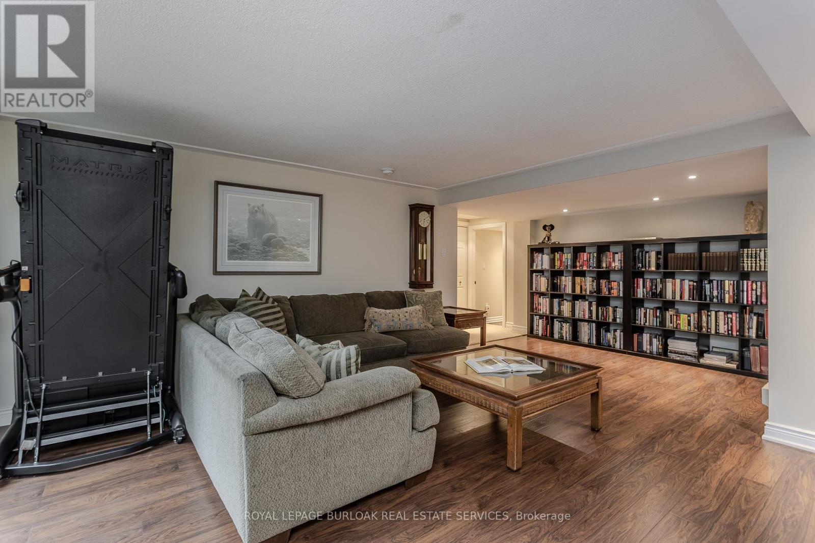 149 North Shore Boulevard E, Burlington, ON - Indoor Photo Showing Living Room
