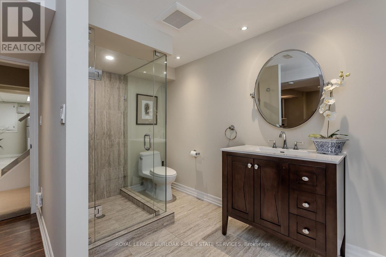 149 North Shore Boulevard E, Burlington, ON - Indoor Photo Showing Bathroom