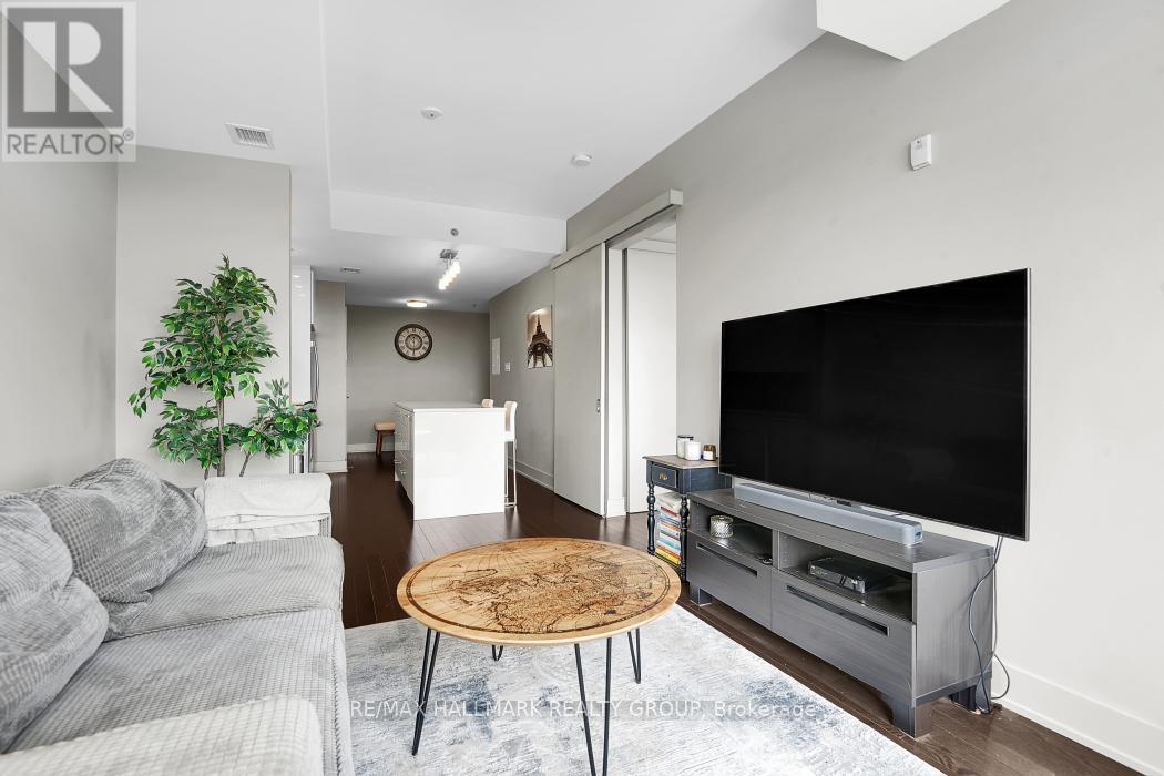 804 - 108 Richmond Road, Ottawa, ON - Indoor Photo Showing Living Room
