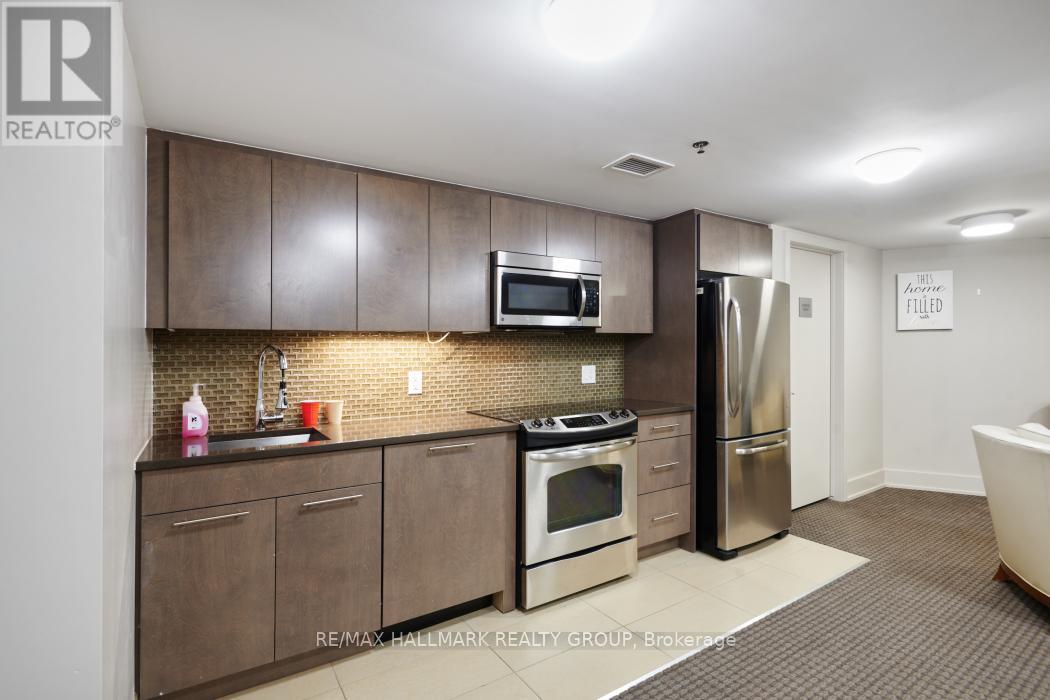 804 - 108 Richmond Road, Ottawa, ON - Indoor Photo Showing Kitchen With Stainless Steel Kitchen