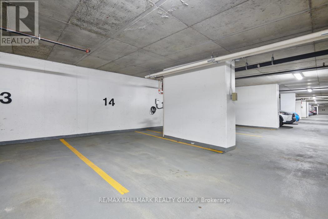 804 - 108 Richmond Road, Ottawa, ON - Indoor Photo Showing Garage