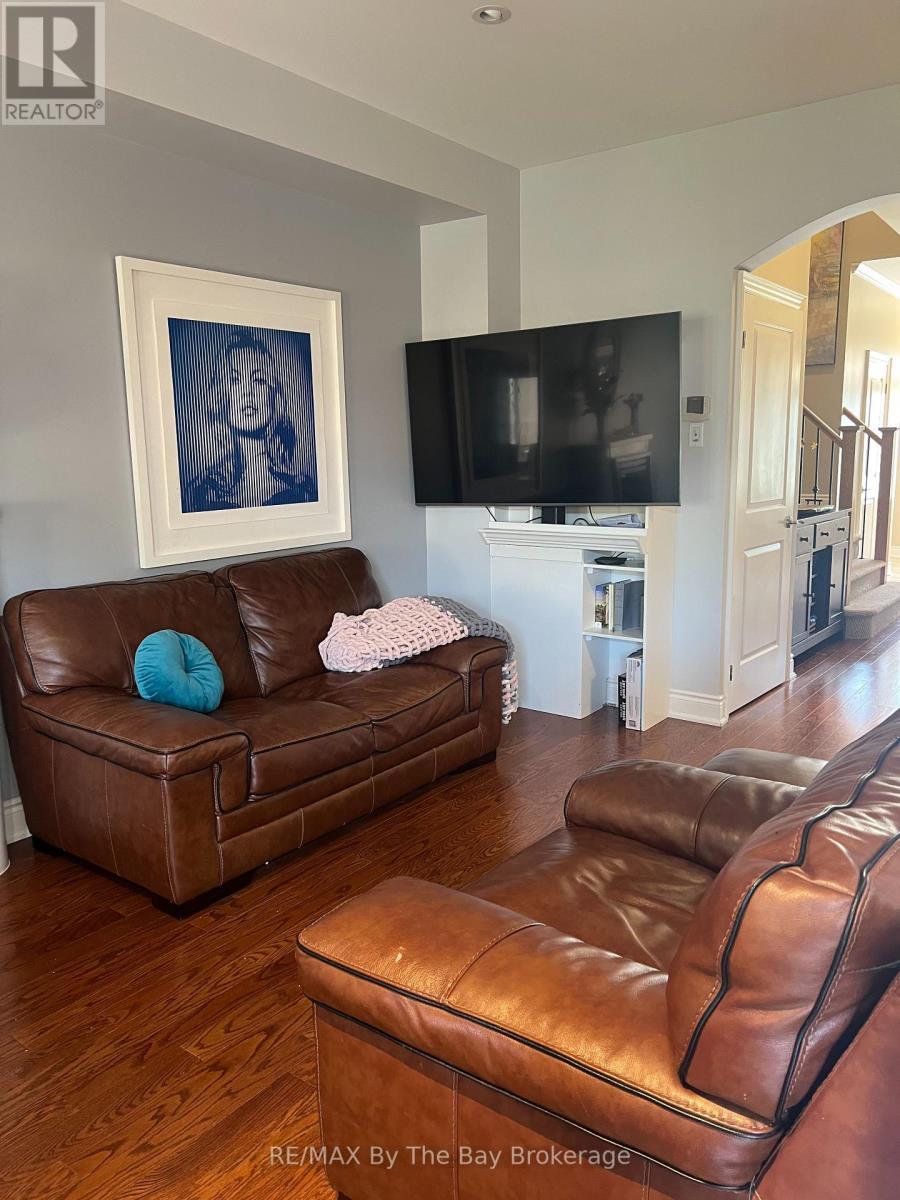 46 Sandy Coast Crescent, Wasaga Beach, ON - Indoor Photo Showing Living Room