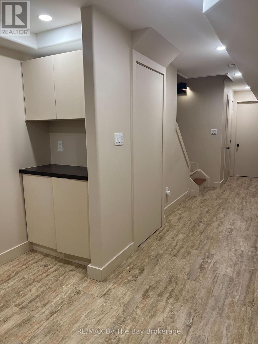 46 Sandy Coast Crescent, Wasaga Beach, ON - Indoor Photo Showing Other Room