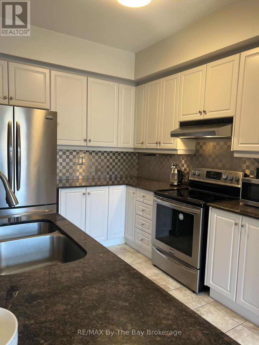 46 Sandy Coast Crescent, Wasaga Beach, ON - Indoor Photo Showing Kitchen With Stainless Steel Kitchen With Double Sink