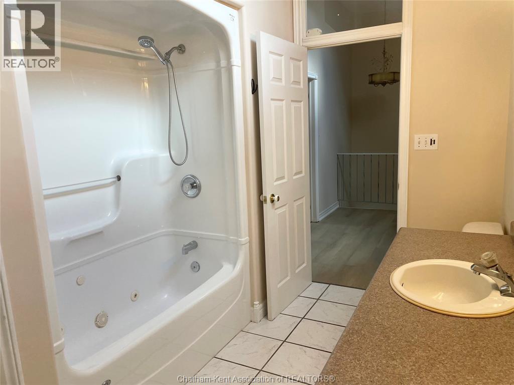 317 Queen Street Unit# 301, Chatham, ON - Indoor Photo Showing Bathroom