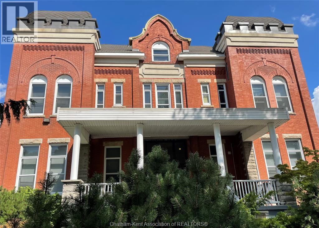 317 Queen Street Unit# 301, Chatham, ON - Outdoor With Facade