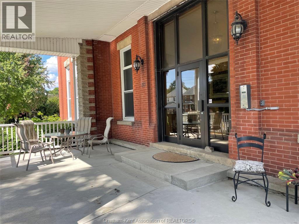 317 Queen Street Unit# 301, Chatham, ON - Outdoor With Exterior