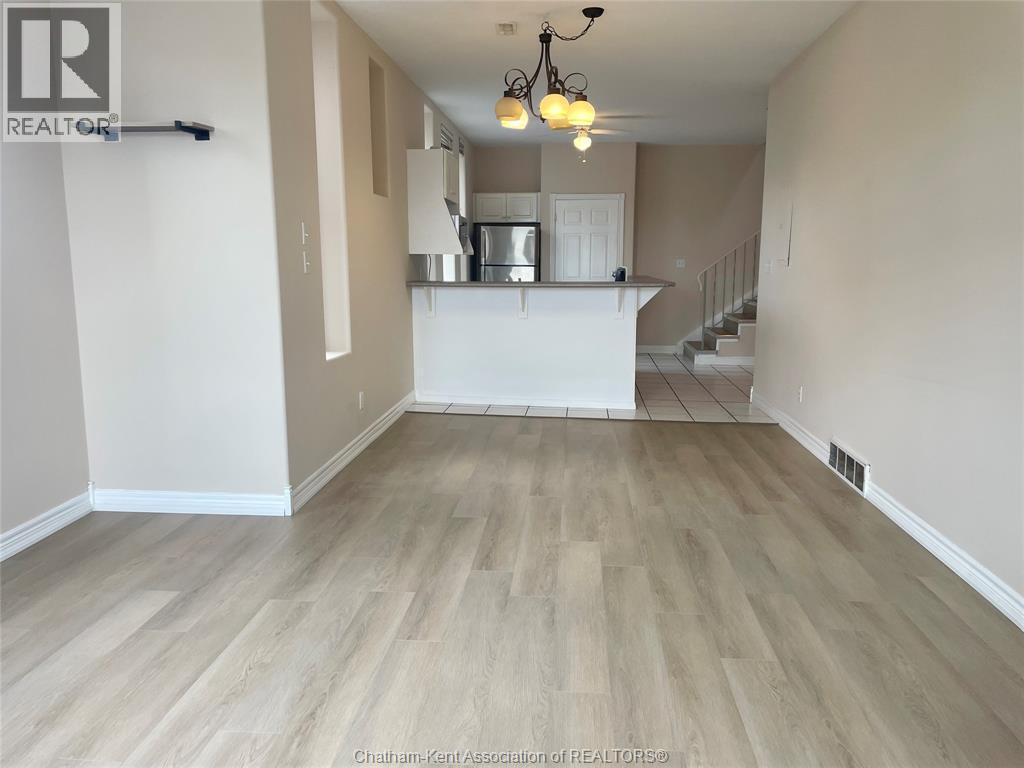 317 Queen Street Unit# 301, Chatham, ON - Indoor Photo Showing Kitchen