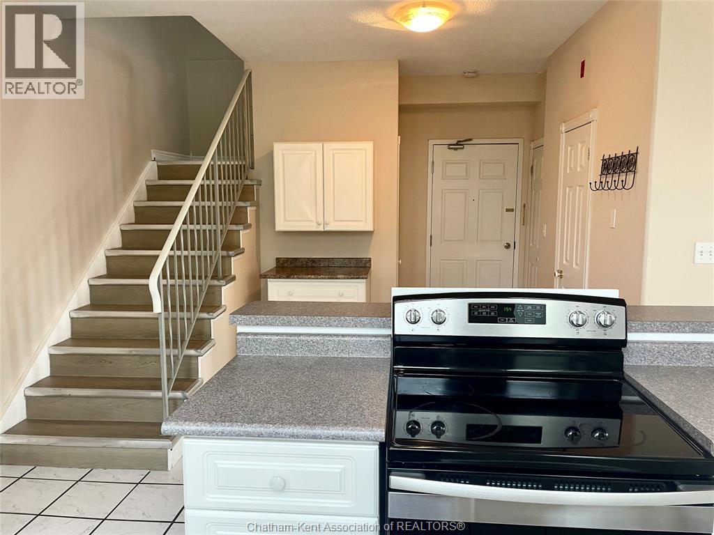 317 Queen Street Unit# 301, Chatham, ON - Indoor Photo Showing Kitchen