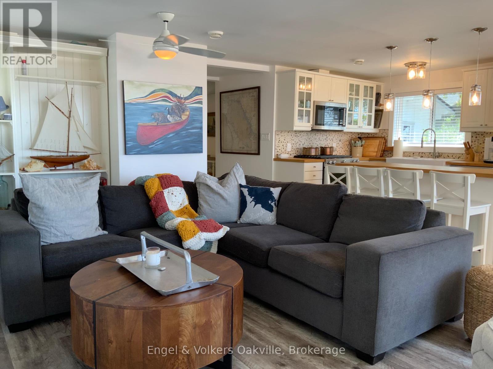 2234 Tiny Beaches Road S, Tiny, ON - Indoor Photo Showing Living Room