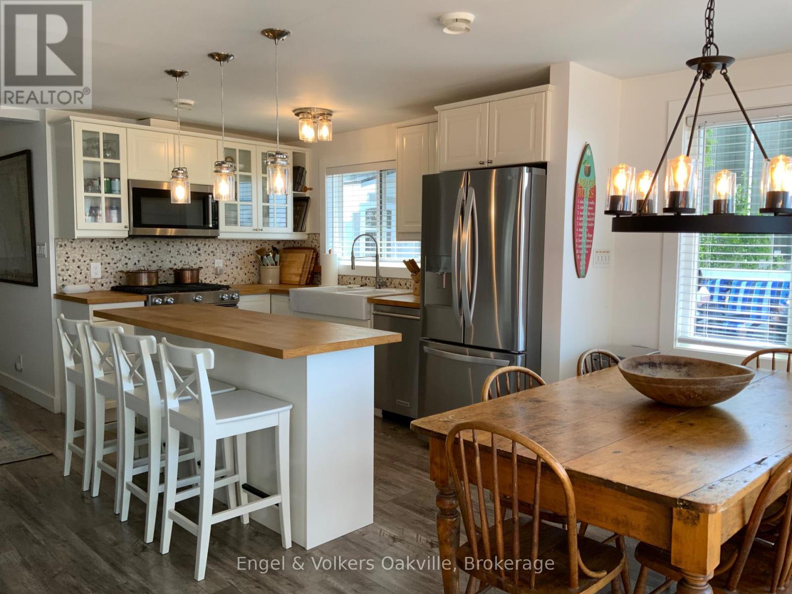 2234 Tiny Beaches Road S, Tiny, ON - Indoor Photo Showing Other Room