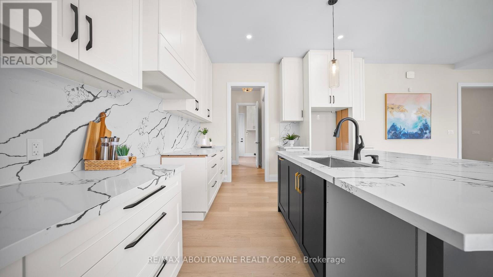1 West Avenue, Hamilton, ON - Indoor Photo Showing Kitchen With Upgraded Kitchen