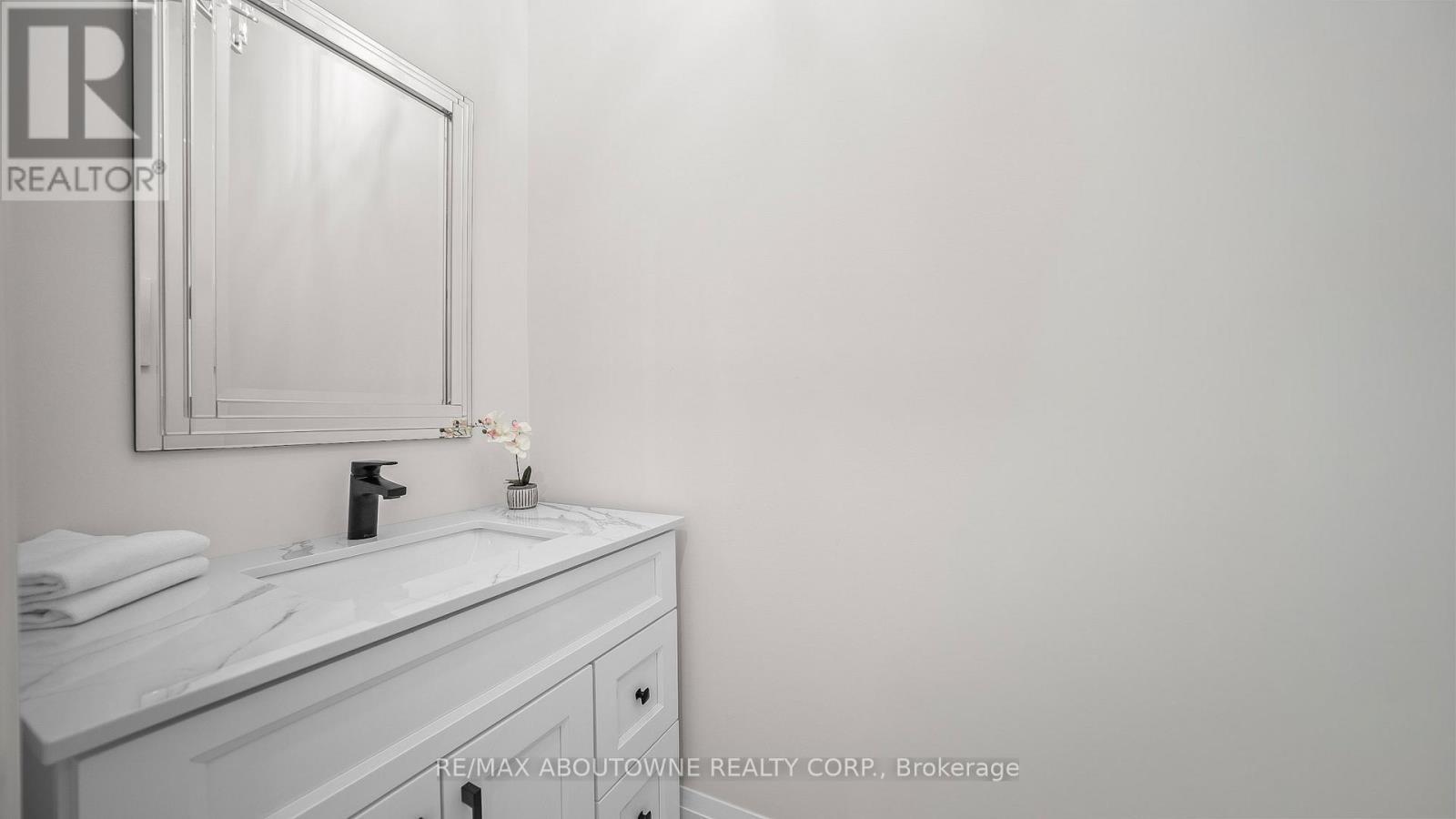 1 West Avenue, Hamilton, ON -