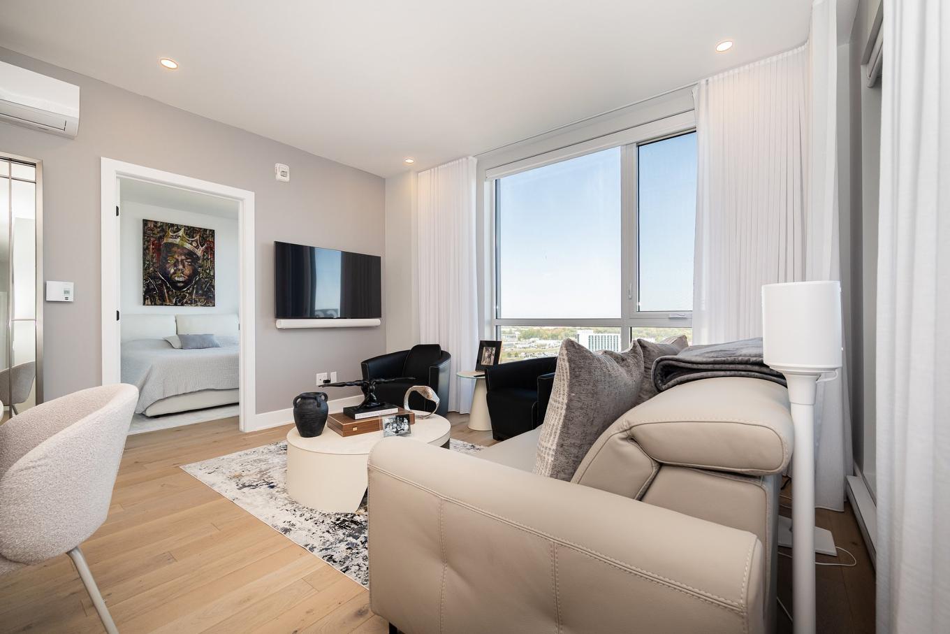 Living room - 1603-2835 Av. Du Cosmodôme, Laval (Chomedey), QC - Indoor Photo Showing Living Room