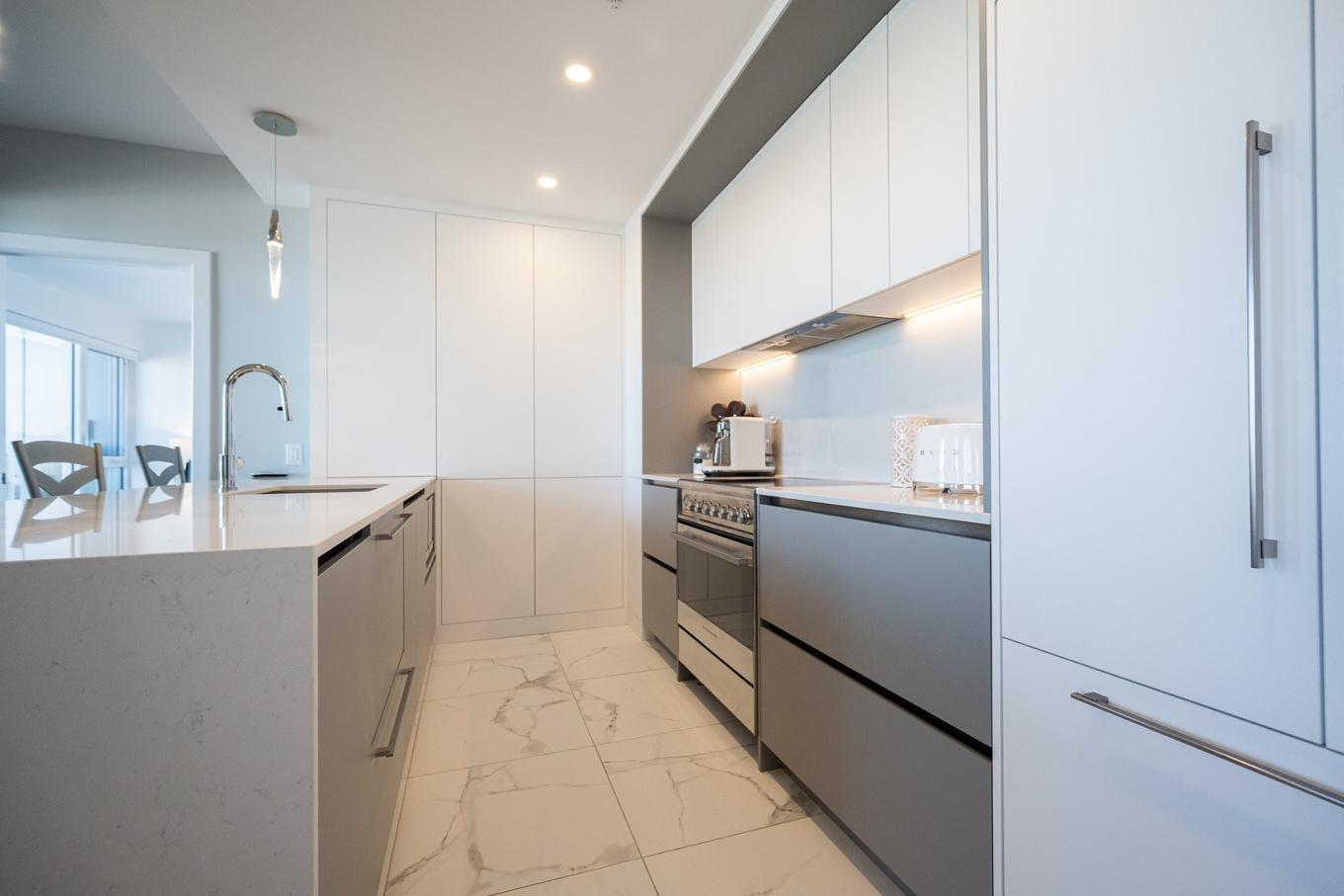 Kitchen - 1603-2835 Av. Du Cosmodôme, Laval (Chomedey), QC - Indoor Photo Showing Kitchen With Upgraded Kitchen