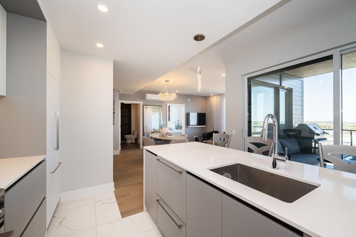 Interior - 1603-2835 Av. Du Cosmodôme, Laval (Chomedey), QC - Indoor Photo Showing Kitchen