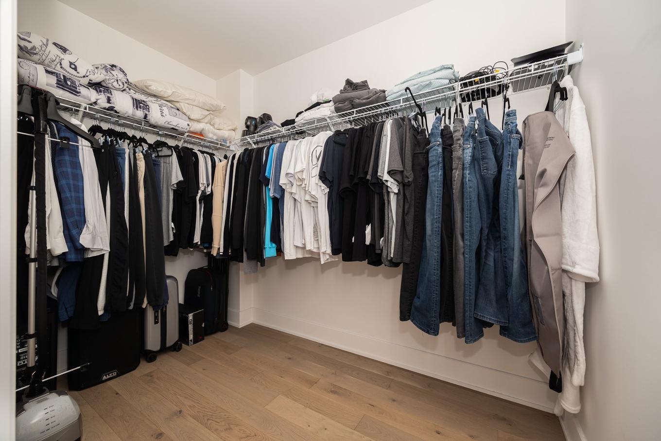 Walk-in closet - 1603-2835 Av. Du Cosmodôme, Laval (Chomedey), QC - Indoor With Storage
