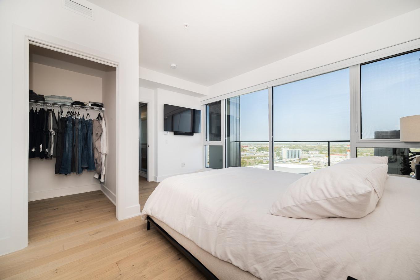 Bedroom - 1603-2835 Av. Du Cosmodôme, Laval (Chomedey), QC - Indoor Photo Showing Bedroom