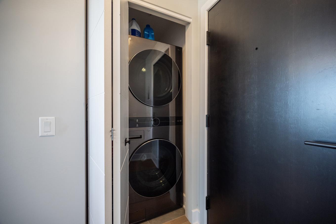Laundry room - 1603-2835 Av. Du Cosmodôme, Laval (Chomedey), QC - Indoor Photo Showing Laundry Room