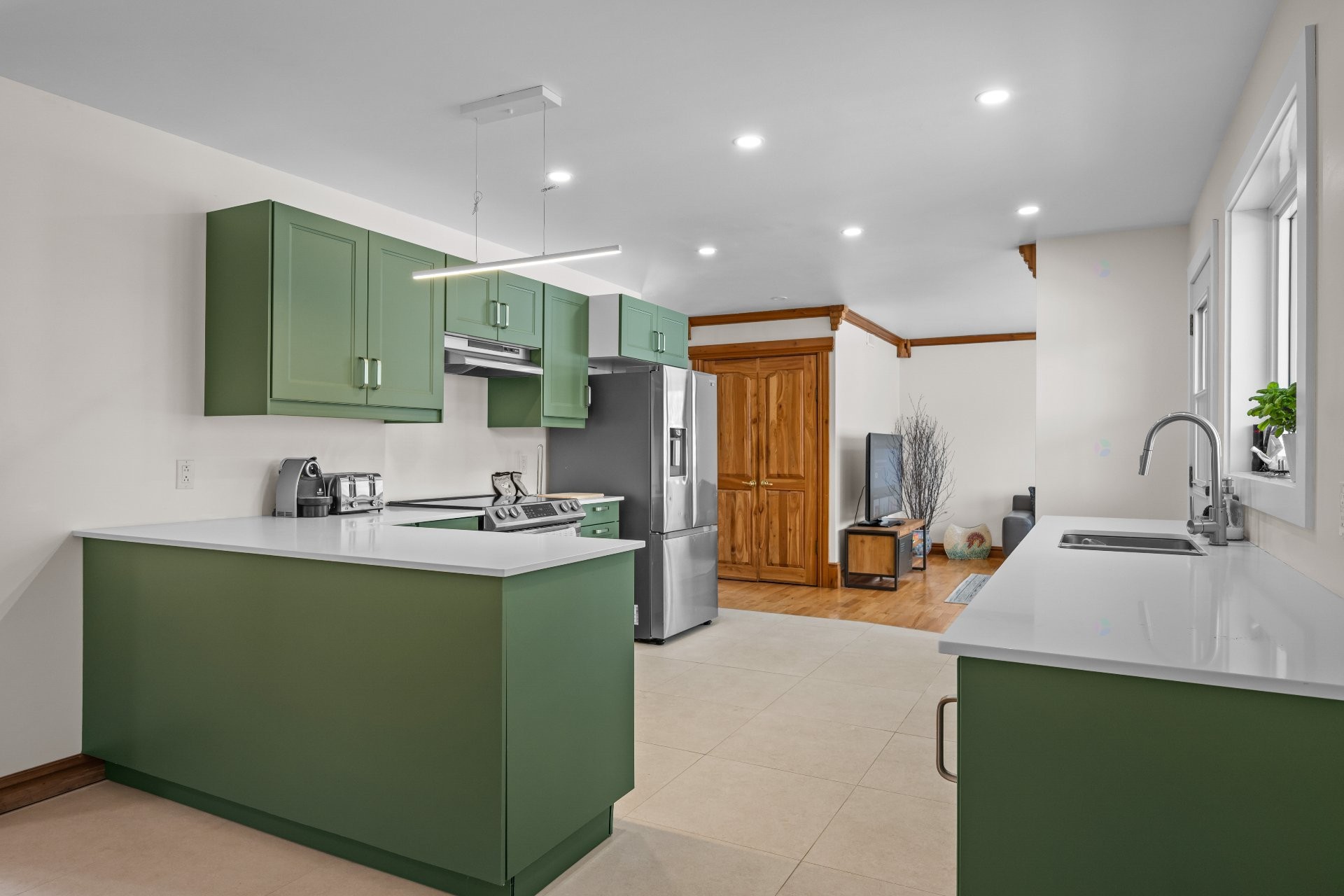 Kitchen - 649 Ch. Du Lac-Quenouille, Lac-Supérieur, QC - Indoor Photo Showing Kitchen With Upgraded Kitchen