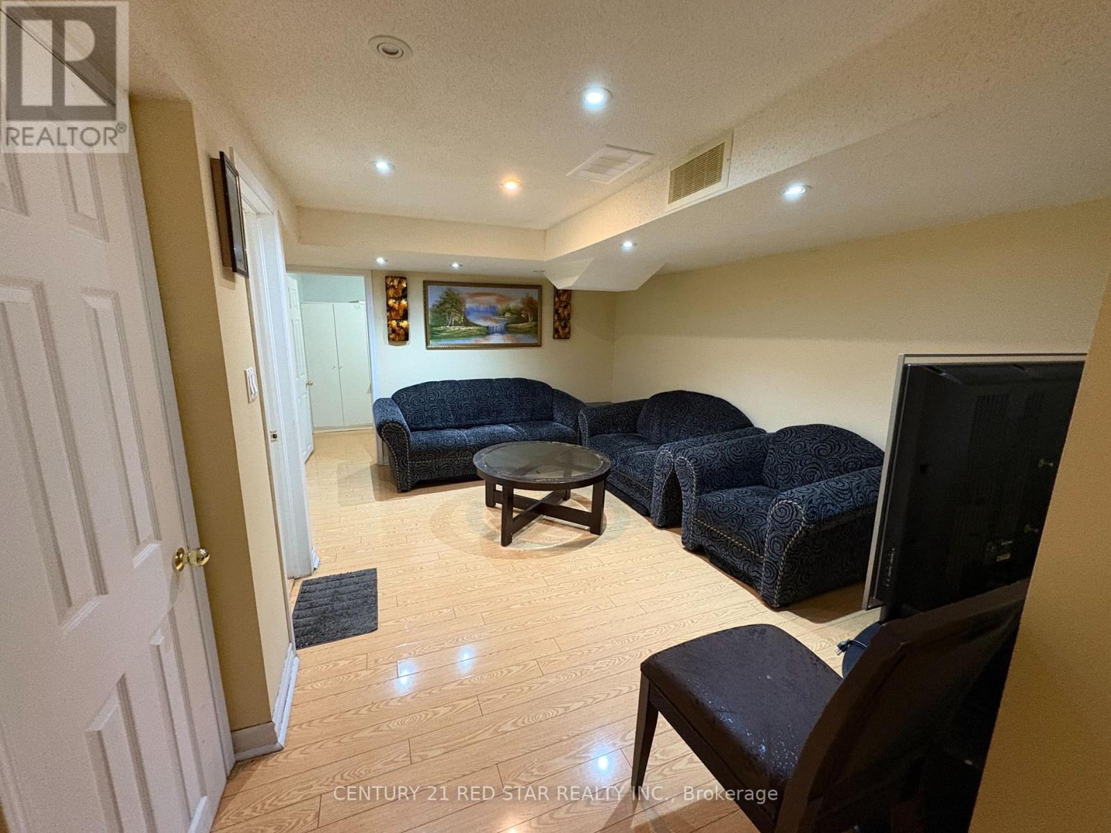 28 Junction Crescent, Brampton, ON - Indoor Photo Showing Other Room