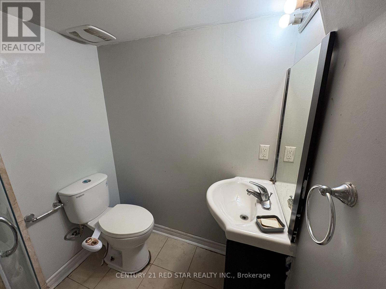 28 Junction Crescent, Brampton, ON - Indoor Photo Showing Bathroom