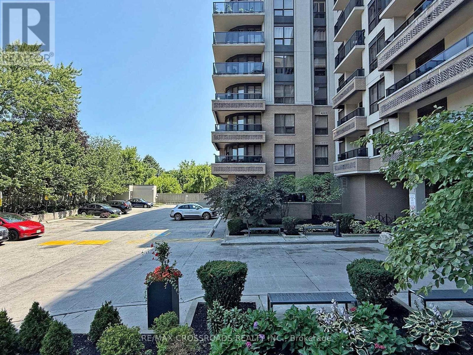 103 - 760 Sheppard Avenue W, Toronto, ON - Outdoor