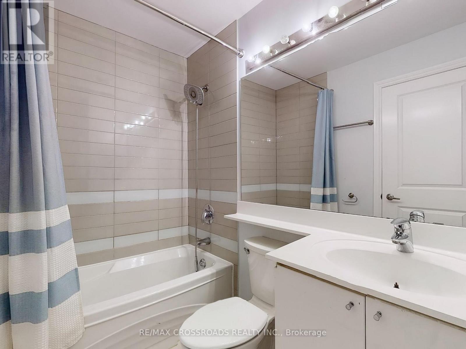 103 - 760 Sheppard Avenue W, Toronto, ON - Indoor Photo Showing Bathroom