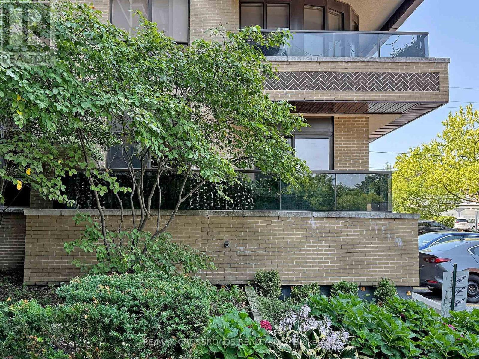 103 - 760 Sheppard Avenue W, Toronto, ON - Outdoor