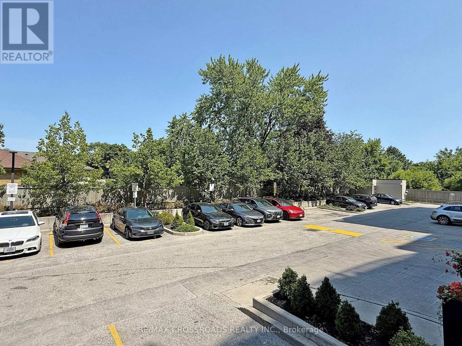 103 - 760 Sheppard Avenue W, Toronto, ON - Outdoor