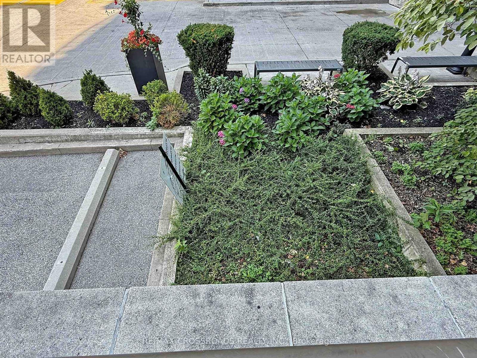 103 - 760 Sheppard Avenue W, Toronto, ON - Outdoor