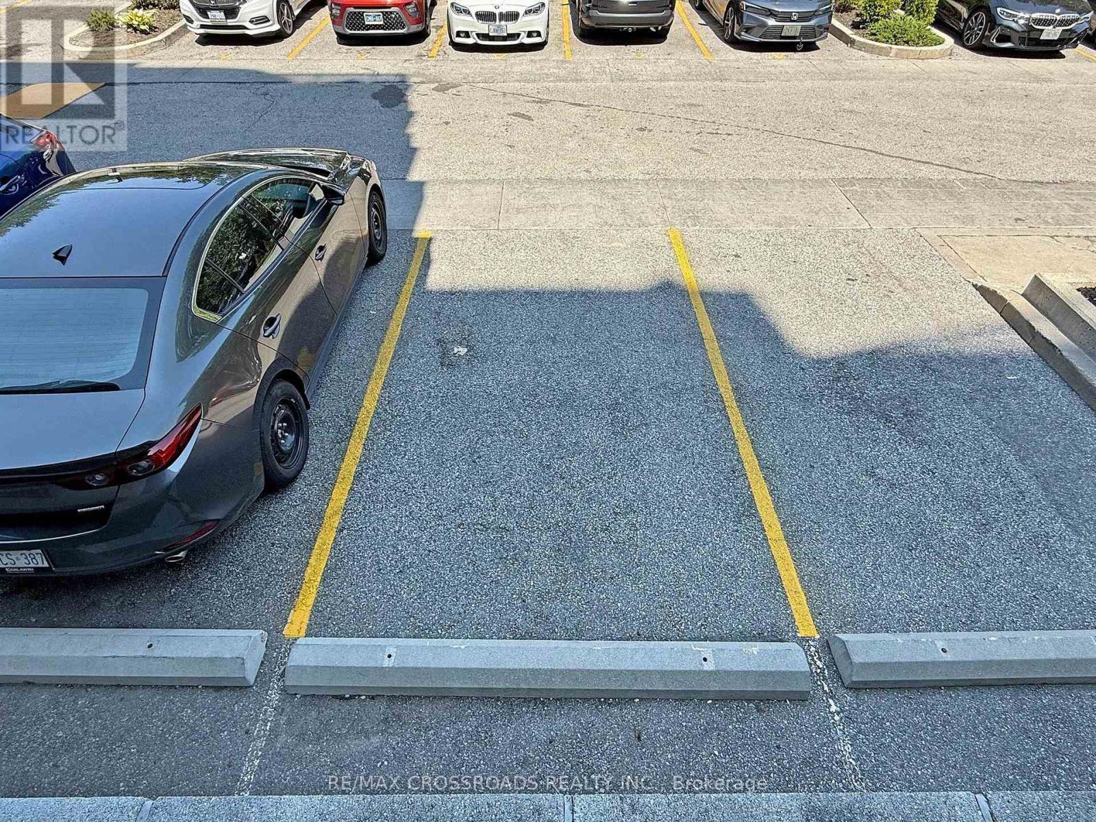 103 - 760 Sheppard Avenue W, Toronto, ON - Outdoor