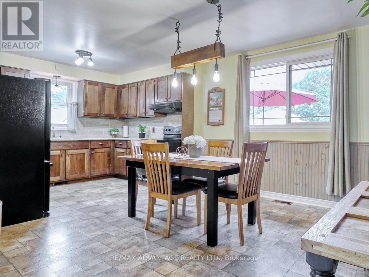 8 East Williams Street, North Middlesex (Nairn), ON - Indoor Photo Showing Dining Room