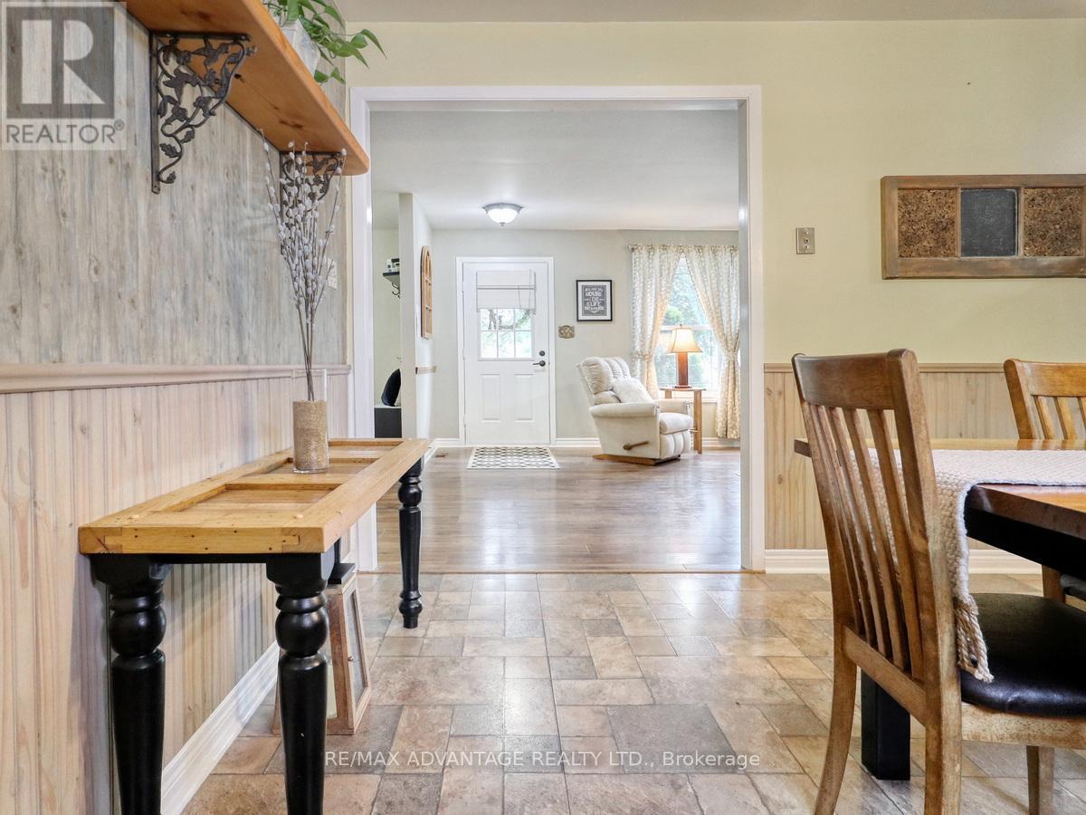 8 East Williams Street, North Middlesex (Nairn), ON - Indoor Photo Showing Dining Room