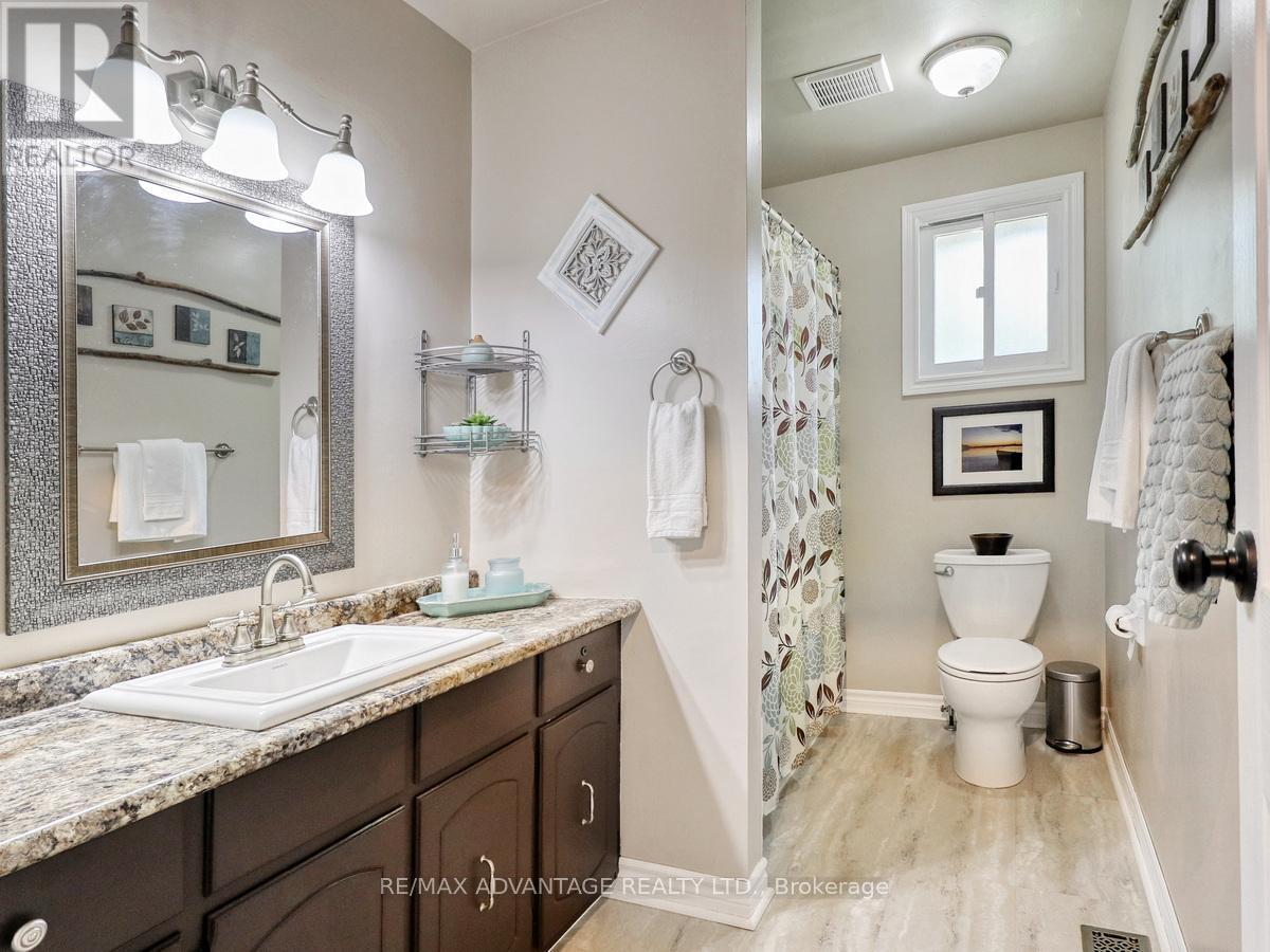 8 East Williams Street, North Middlesex (Nairn), ON - Indoor Photo Showing Bathroom