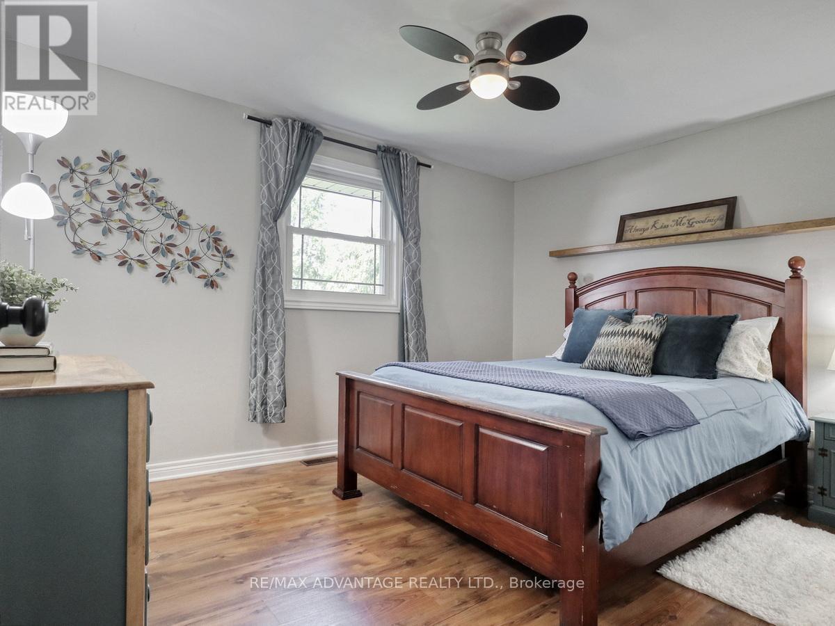 8 East Williams Street, North Middlesex (Nairn), ON - Indoor Photo Showing Bedroom