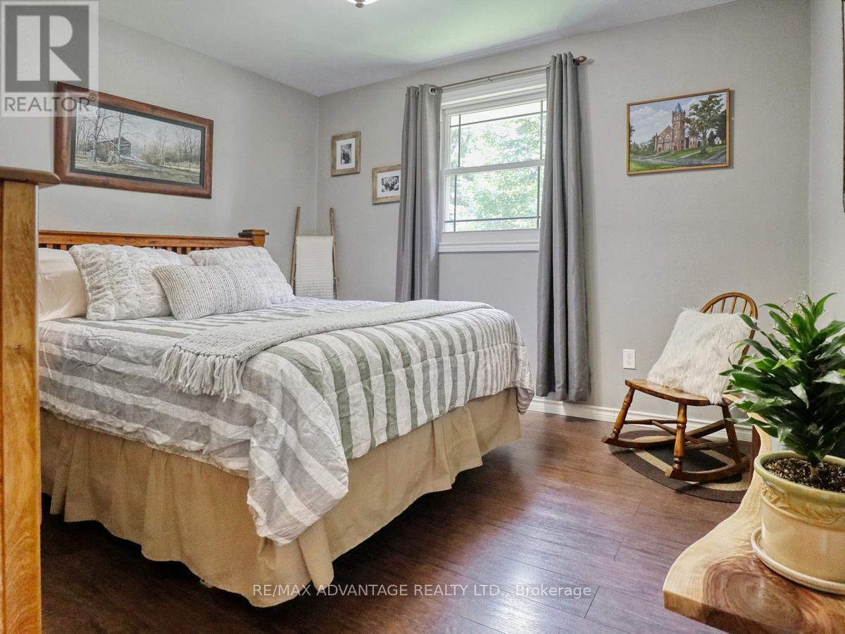 8 East Williams Street, North Middlesex (Nairn), ON - Indoor Photo Showing Bedroom