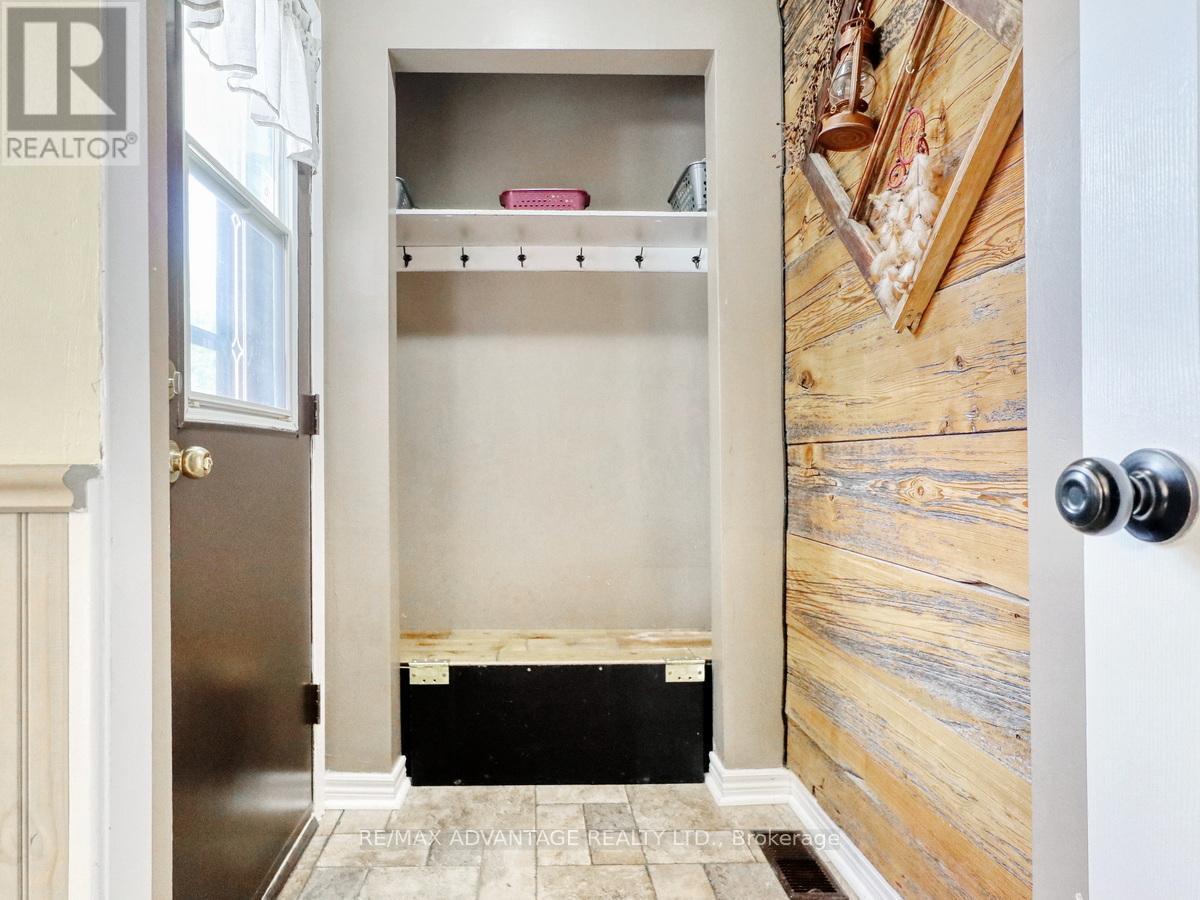 8 East Williams Street, North Middlesex (Nairn), ON - Indoor Photo Showing Other Room