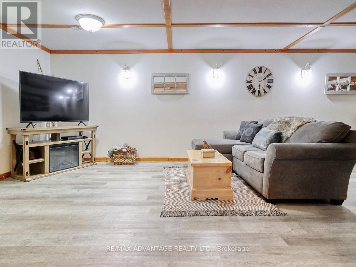 8 East Williams Street, North Middlesex (Nairn), ON - Indoor