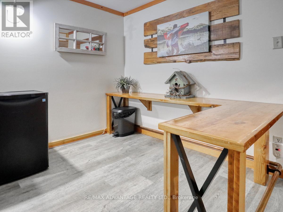 8 East Williams Street, North Middlesex (Nairn), ON - Indoor Photo Showing Other Room