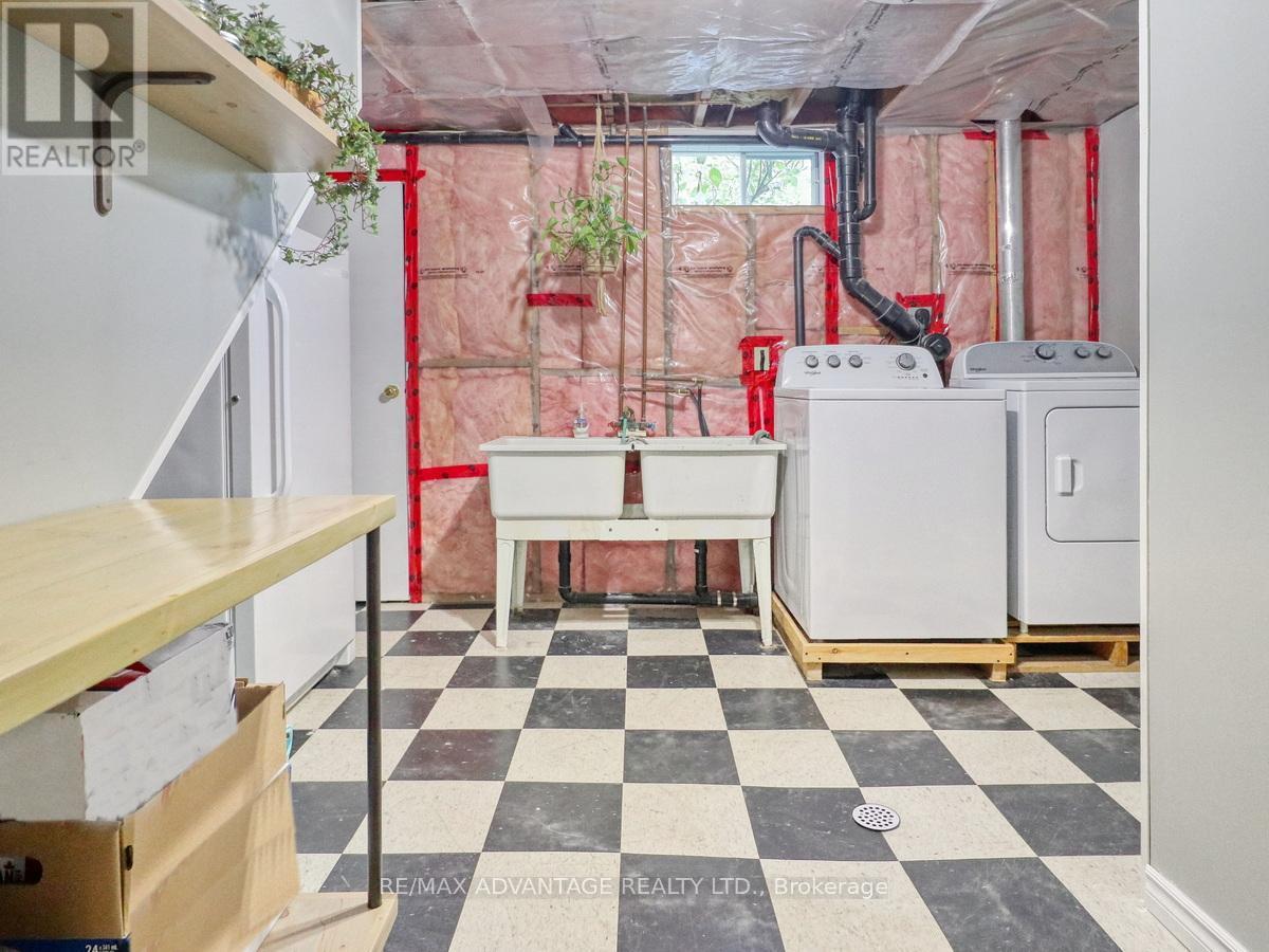 8 East Williams Street, North Middlesex (Nairn), ON - Indoor Photo Showing Laundry Room