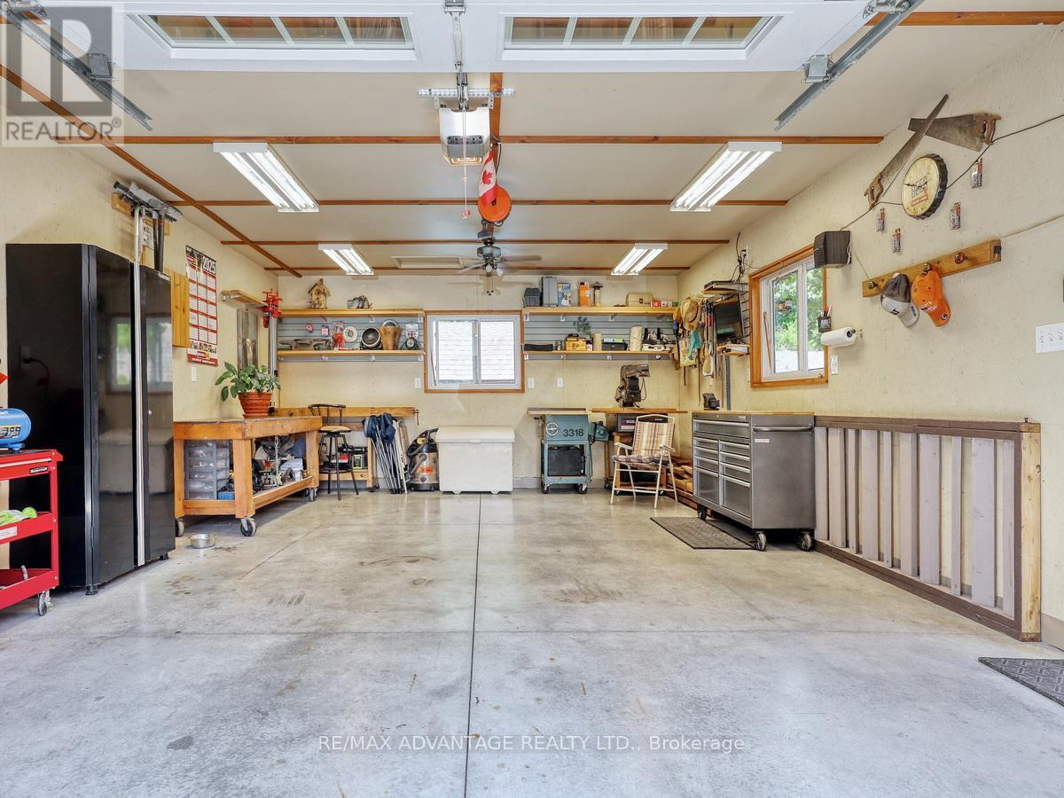 8 East Williams Street, North Middlesex (Nairn), ON - Indoor Photo Showing Garage
