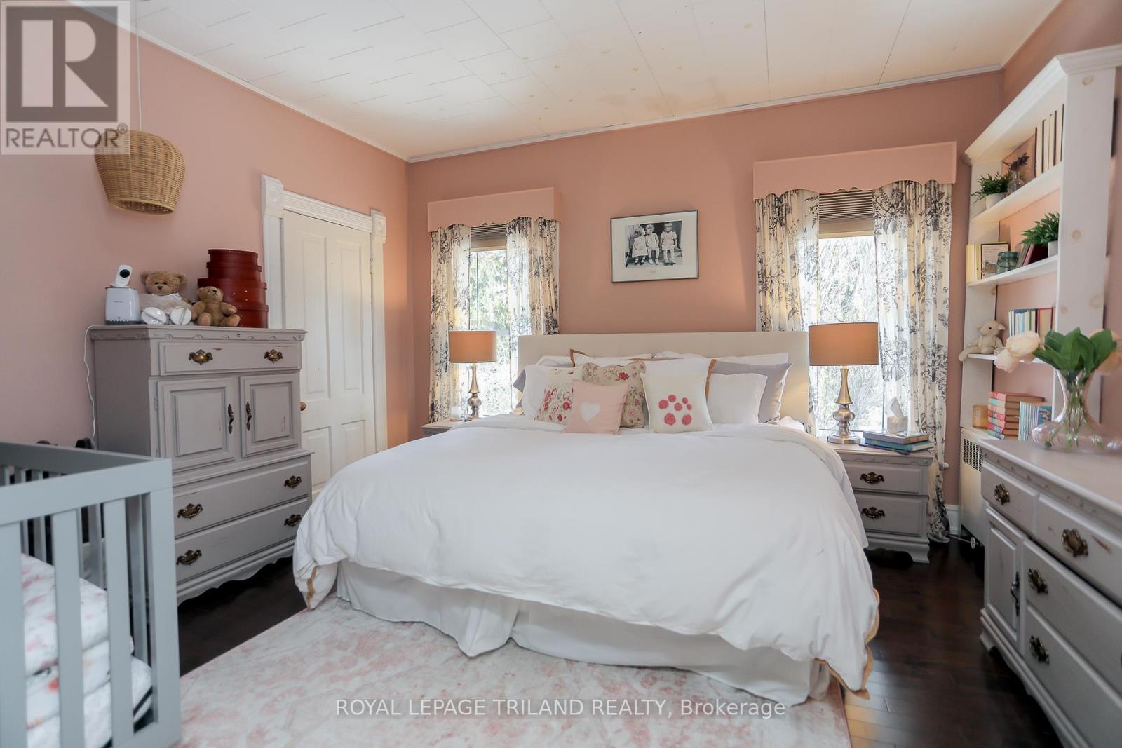 6058 Stone Church Road, Central Elgin (Union), ON - Indoor Photo Showing Bedroom