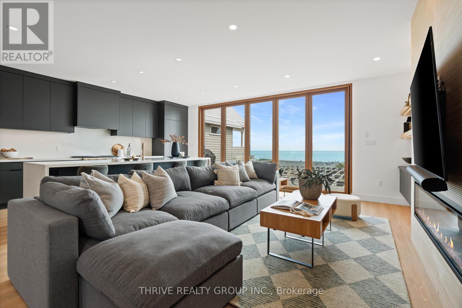 416 Edith Cavell Boulevard, Central Elgin (Port Stanley), ON - Indoor Photo Showing Living Room