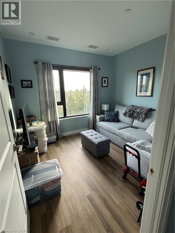 525 New Dundee Road Unit# 715, Kitchener, ON - Indoor Photo Showing Living Room